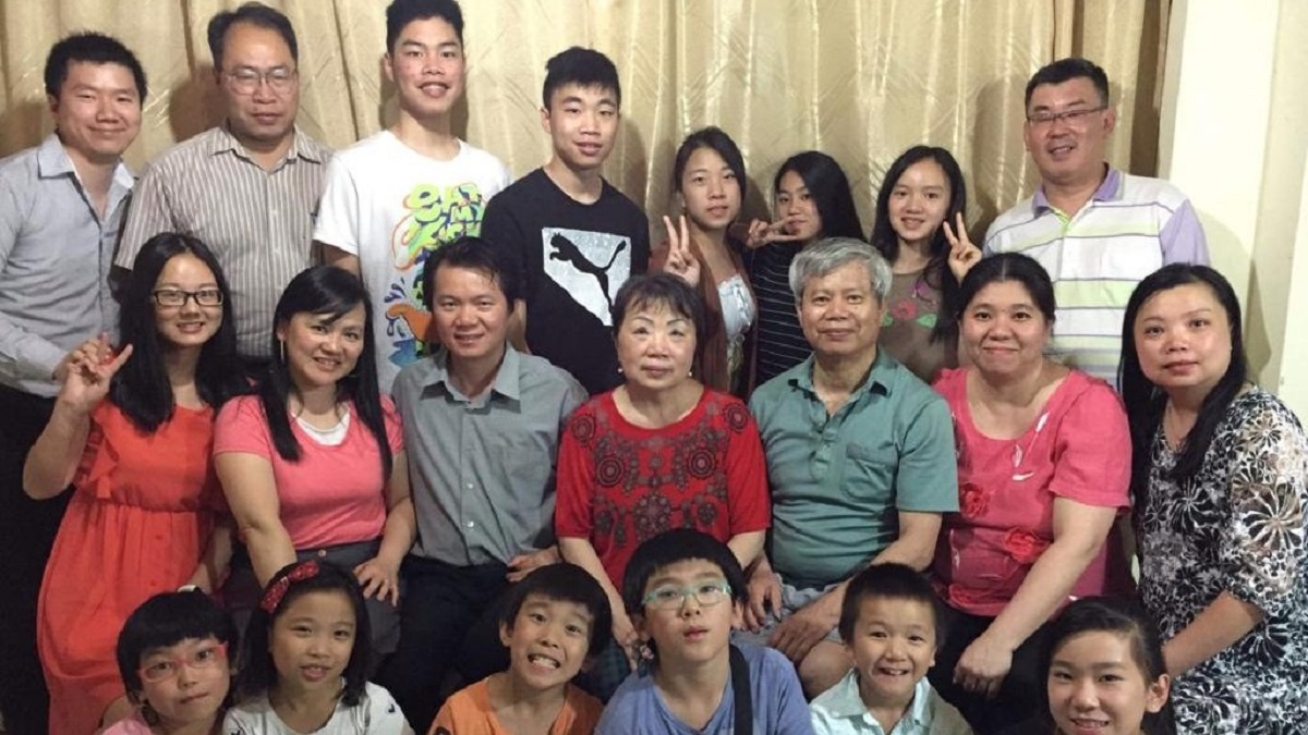Integrantes de una familia china que reciben atención médica en el hospital. (Imagen: gentileza PAMT)