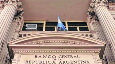 El Banco Central cambió las reglas para abrir cajas de ahorro en dólares. 