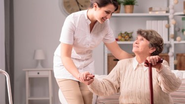 Los adultos mayores deben ser acompañados por personal terapéutico.-