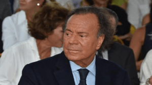 Por qué detuvieron a Julio Iglesias en el aeropuerto de Punta Cana