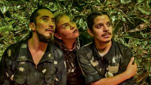 Dulce Ironía, el trío de rock de Fernández Oro se prueba en los barrios porteños