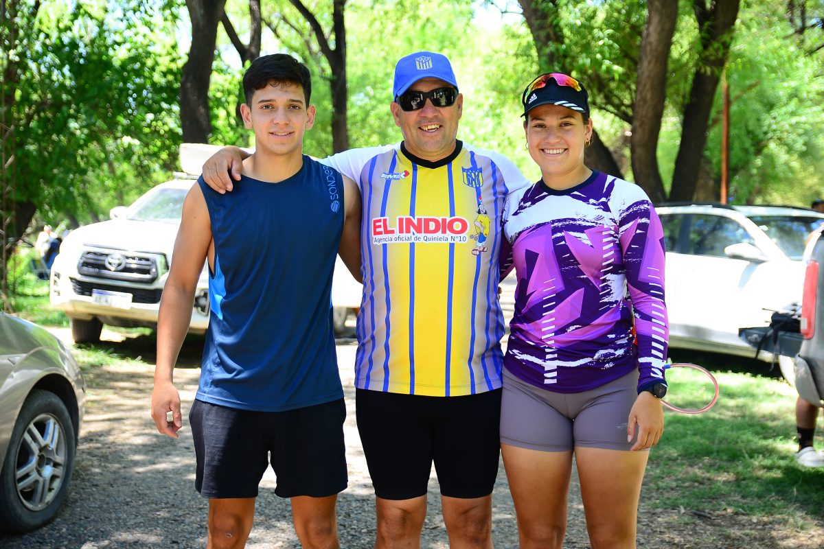 Mario Catalano luce orgulloso junto a sus dos hijos, Martina y Joaquín Catalano. (Foto/Jorge Silva)