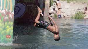 Saltos desde el puente de la Isla 132 en Neuquén: «Es algo muy serio, muy peligroso»