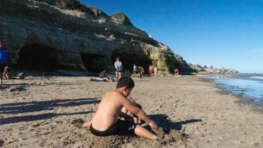 "Las Grutas", y el acantilado que guarda el secreto del nombre que se le dio al balneario