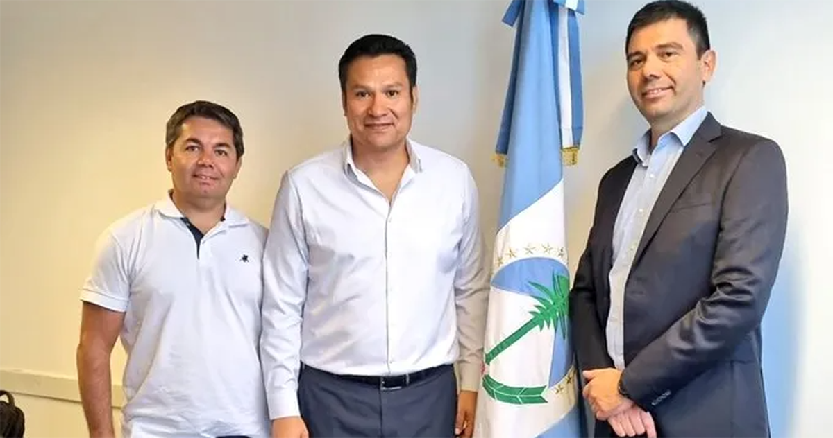 El diputado nacional Osvaldo LLancafilo se reunió con el actual y el anterior ministro de Energía, Gustavo Medele y Alejandro Monteiro (Red social de Osvaldo Llancafilo)