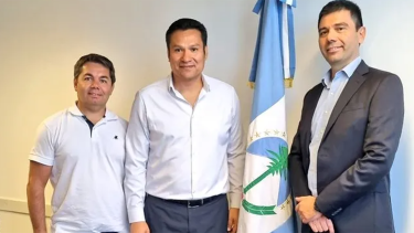 El diputado nacional Osvaldo LLancafilo se reunió con el actual y el anterior ministro de Energía, Gustavo Medele y Alejandro Monteiro (Red social de Osvaldo Llancafilo)