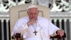 El papa Francisco tuvo que ser hospitalizado en Roma