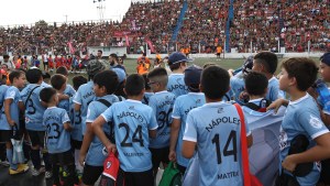 Mundialito Infantil 2024: Se descompensó una árbitra y las familias reaccionaron ante la ausencia de ambulancias