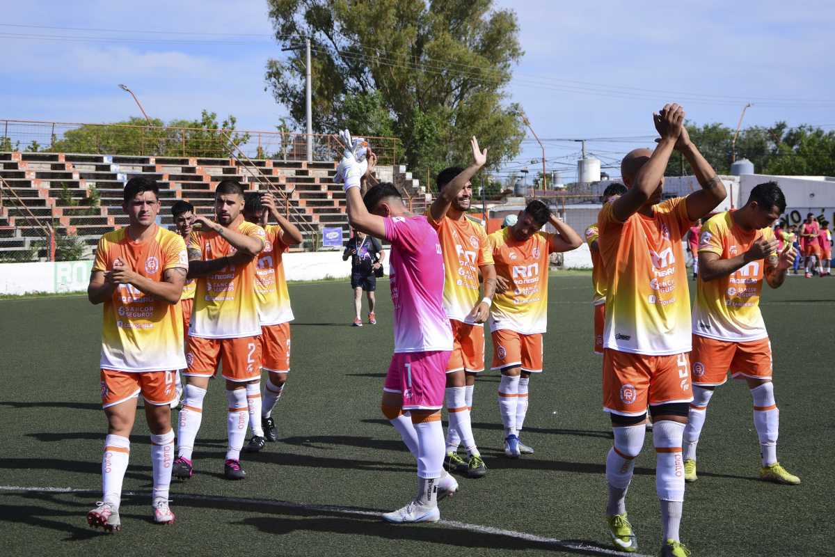 Deportivo Roca viene de eliminar a La Amistad y sueña con llegar lejos en el Regional Amateur.
