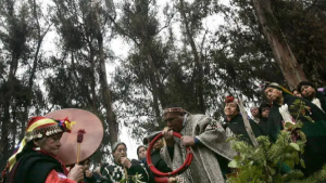 Por una ceremonia mapuche suspenden ascensos al volcán Lanín por seis días