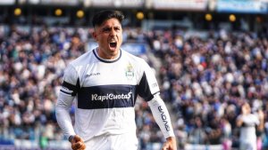 A pesar de la inhibición, San Lorenzo sumó un nuevo refuerzo para la delantera