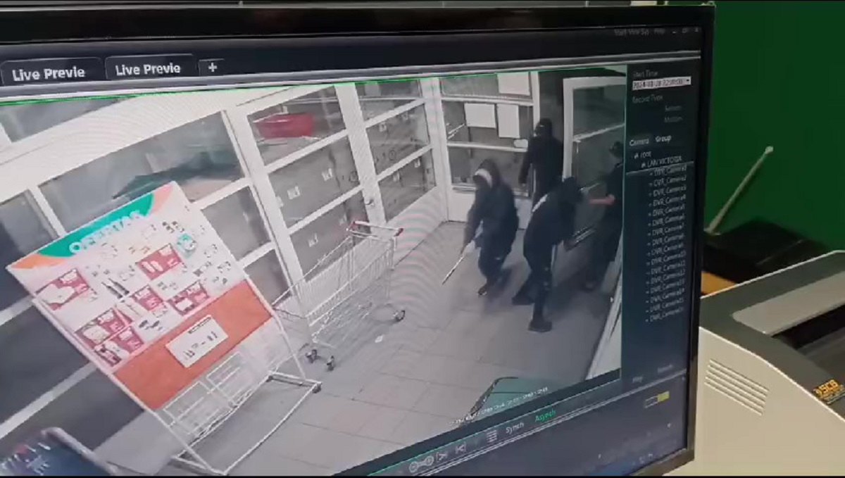 Balearon a un empleado de seguridad de un supermercado de Bariloche y se llevaron más de $10 millones. Foto gentileza