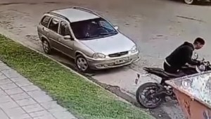 Video | Robaron afuera de un conocido hotel de Centenario, sobre Ruta 7, a plena luz del día