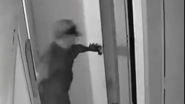 El robo se registró este domingo durante el mediodía en Cipolletti. Foto: Screenshot.