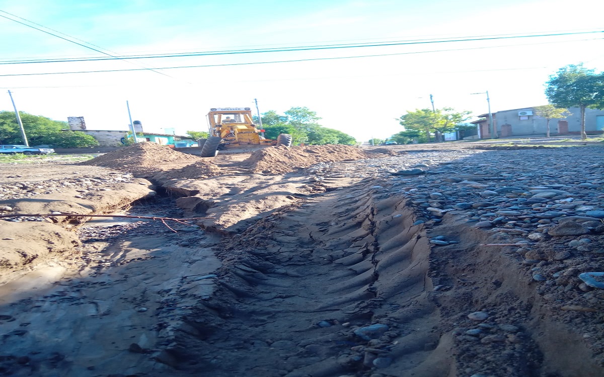 Las autoridades municipales trabajan en labores de reparación inmediata de las arterias y veredas afectadas. Foto: municipalidad Choele Choel.