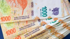 Uno por uno, todos los aumentos en enero 2024: combustibles, prepagas, internet y alquileres