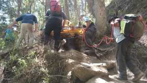 Impactante: un turista de Buenos Aires cayó seis metros de un barranco en Villa Traful y fue hospitalizado