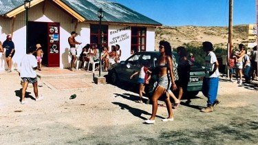 Puerto Pirámides y un pub que hizo historia en la Patagonia