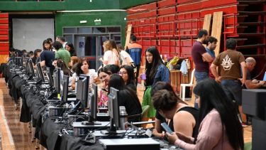 Video: con tropiezos, comenzó el operativo de Figueroa que busca cambiar los planes sociales en Neuquén