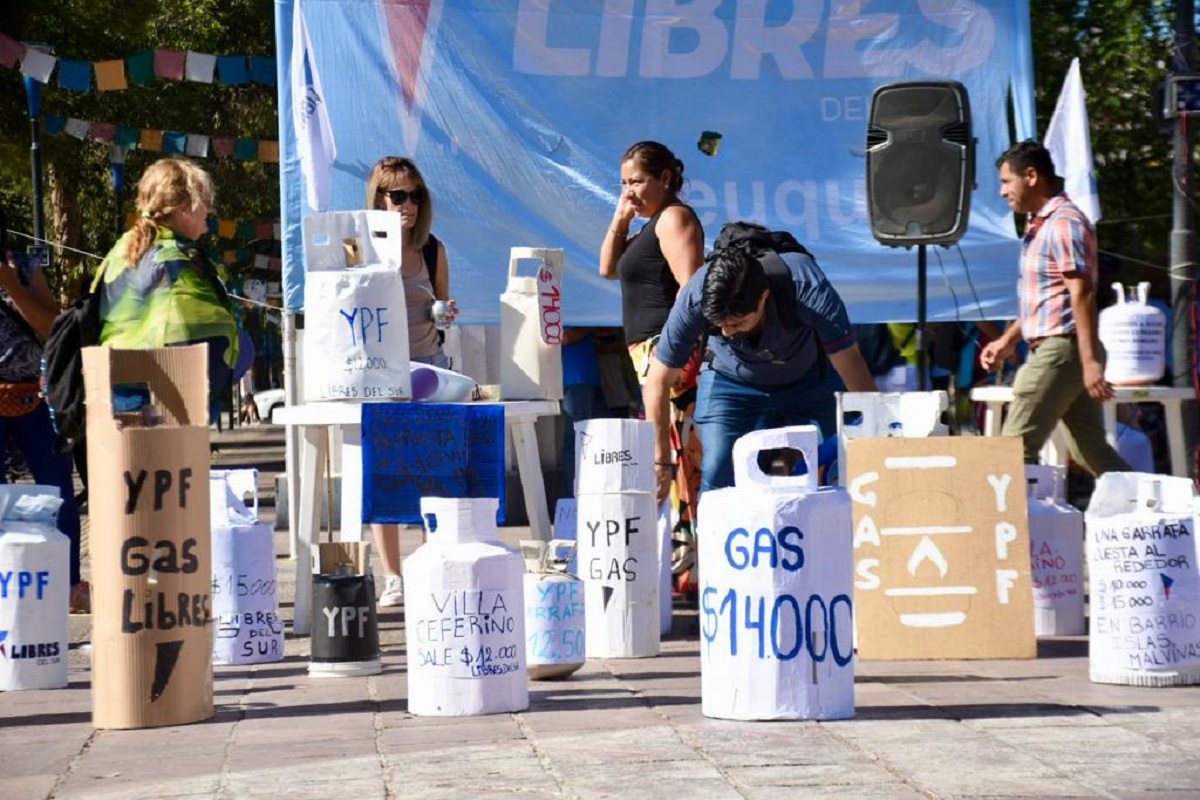 El garrafazo se realizó esta mañana en reclamo por el precio del gas en los barrios, llegado el mediodía levantaron la medida. Foto: Matías Subat.