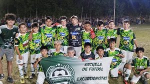 Video | «Jugar y divertirnos», la emocionante arenga de Excursionistas en el Mundialito Infantil