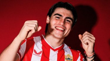 Después de estar cerca de Boca, Luka Romero fue presentado en Almería de España