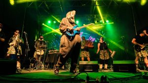 Música, circo y teatro en un solo espectáculo: Unde Wande te da alas