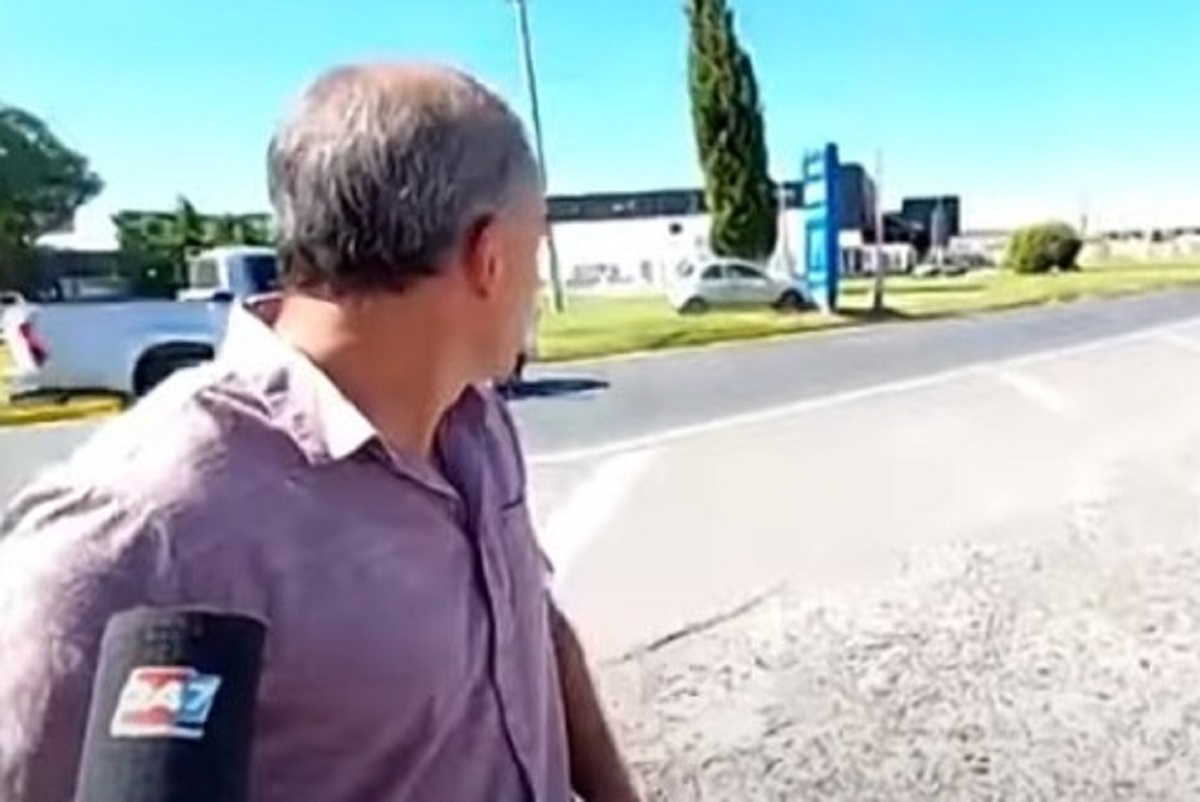 El impacto fue registrado en vivo por la cámara. Foto: Captura 24/7 Noticias. 