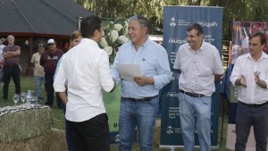 Figueroa entregó créditos blandos a empresas durante la Expo Rural de Junín: cómo acceder