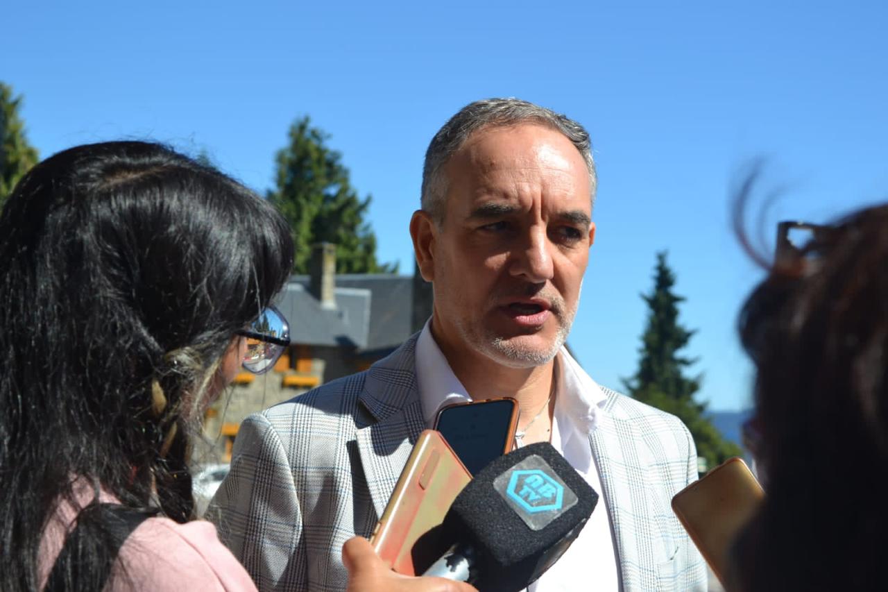 El senador Martín Doñate en Bariloche apeló a que el diputado Agustín Domingo de JSRN vote en contra la Ley Ómnibus. Gentileza