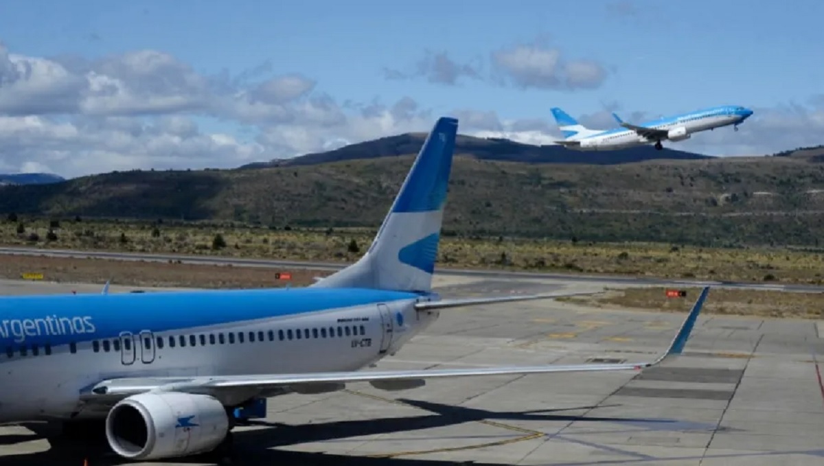 En el aeropuerto de Bariloche "dormirán" al menos 10 aviones privados que solicitaron autorización. El jueves llega Milei. Archivo