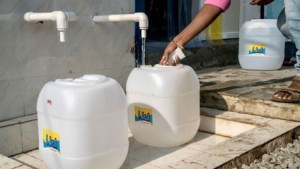 Water ATMs: cómo son las máquinas expendedoras de agua potable que funcionan en India y Ghana