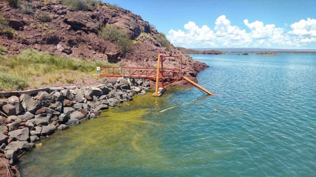 Nueva alerta por presencia de algas contaminantes en Villa El Chocón.  