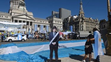 Con dos jornadas maratónicas esta semana, el oficialismo apura el debate de la Ley ómnibus de Milei en el Congreso