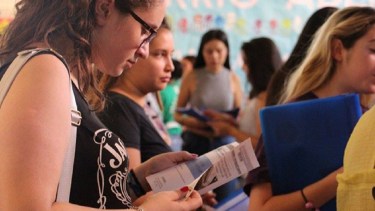 Las Becas Progresar buscan fomentar la permanencia en las instituciones educativas.-