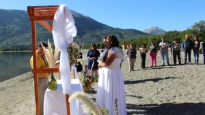 Se casaron a orillas del lago Moquehue: las razones para elegir este lugar para la boda