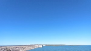 Impactante aumento del lago Casa de Piedra: tras 12 años de sequía creció 8 metros