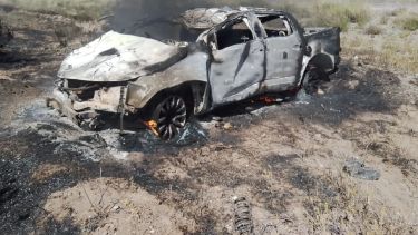 Tras el choque, una de las camionetas se incendió. (foto: gentileza)