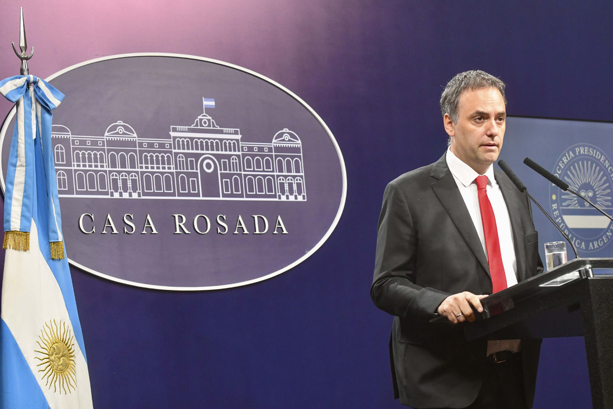 Manuel Adorni, vocero presidencial, dio la conferencia de prensa en Casa Rosada mientras se desarrolla la histórica sesión en la Cámara de Diputados. Foto Télam.