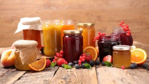 Frutas en verano: cómo conservarlas y receta de mermelada de pera con jugo de naranja