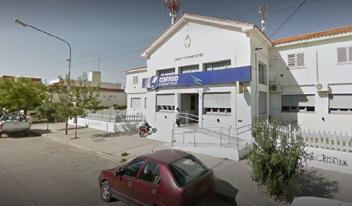 El Correo Argentino de Viedma sufrió el robo el lunes por la tarde por cinco adolescentes que fueron atrapados por la Policía. 
