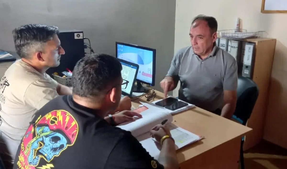 El ministro de Seguridad y Justicia visitó la delegación de toxicomanía en Cipolletti. Foto: gentileza