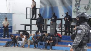 Violencia narco en Ecuador: el Gobierno detuvo a 70 personas por actos terroristas