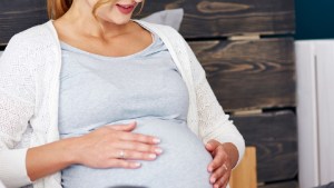 Según un estudio, los bebés aprenden a hablar en poco tiempo gracias a lo que escucharon durante la gestación