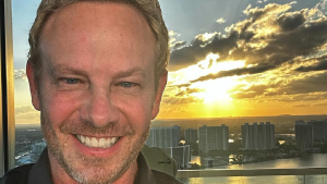 El actor Ian Ziering sufrió un violento ataque a plena luz del día