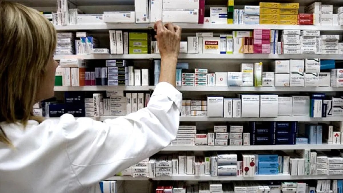 Según el gobierno, el decreto buscará fomentar el uso de medicamentos genéricos y garantizar condiciones de seguridad en la venta de productos farmacéuticos. Foto Archivo.