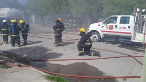Bomberos apagaron un incendio en un centro de jubilados de Roca