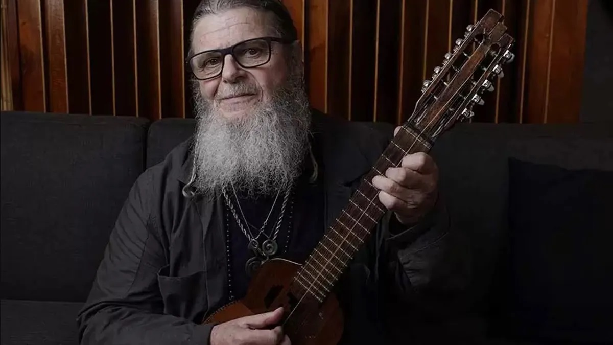 El multipremiado músico de 72 años vive en Los Ángeles desde fines de la década de 1970.