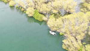 Hallan el cuerpo del pescador que estaba perdido  en Piedra del Águila, tras 17 días de búsqueda en el Limay