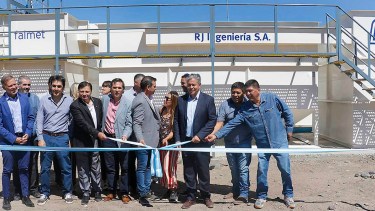 Figueroa participó junto al intendente Fernando Banderet de la inauguración en Añelo. Foto: gentileza.